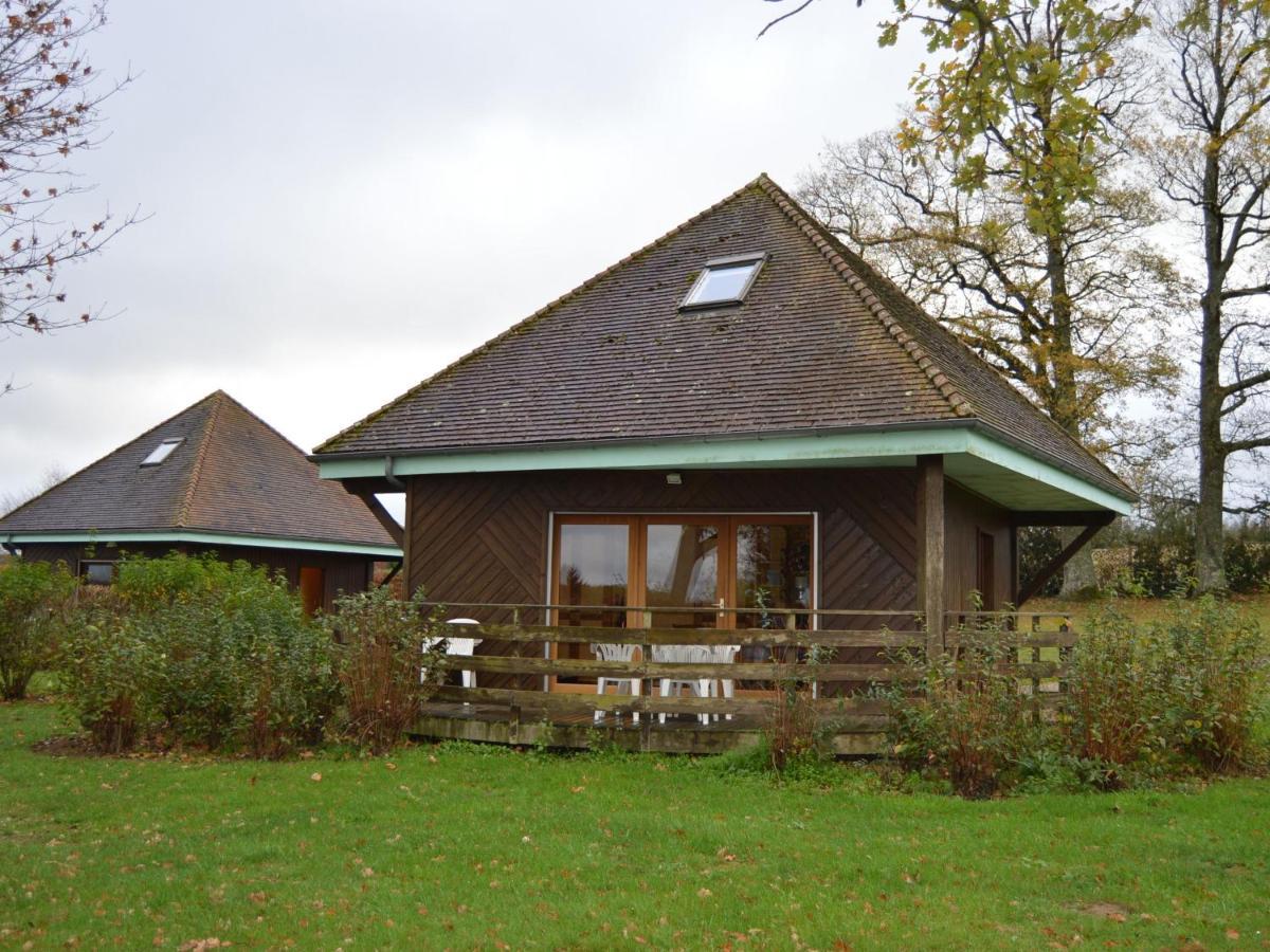 Chalet En Pleine Nature A Orsennes Avec Etang A Proximite, Ideal Pour 6 Personnes Et Animaux Admis - Fr-1-591-170 外观 照片